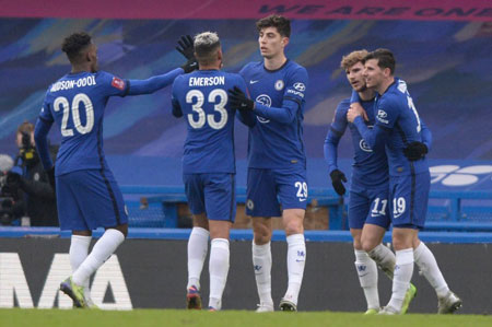 亚冠-路易斯失点米内罗进球被吹 申花0-2神户胜利船